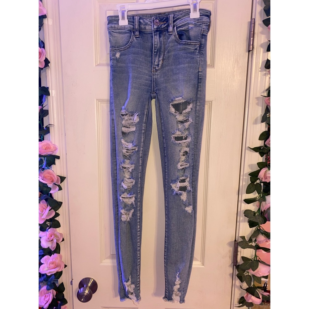 AE ripped light wash high wasted skinny jeans